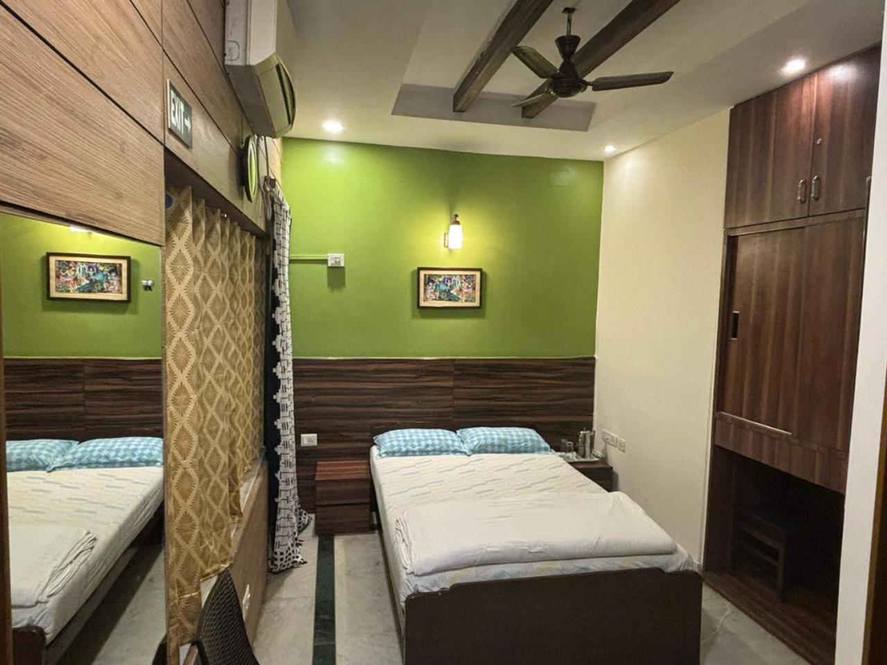 Om Sai Villa Guesthouse Kalkutta Exterior foto